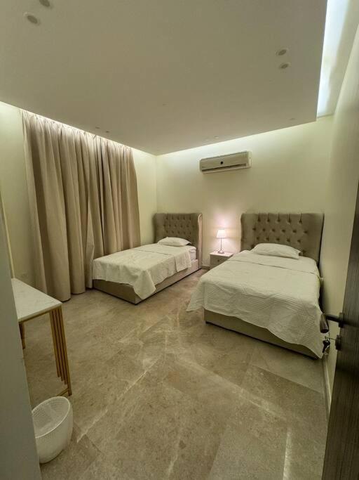 3br 5bed Luxury *